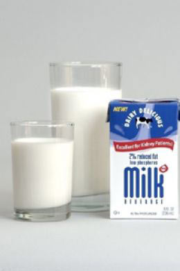 当心!这样喝牛奶毁容又伤身