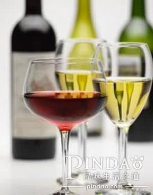 天气热喝黄酒加点冰块