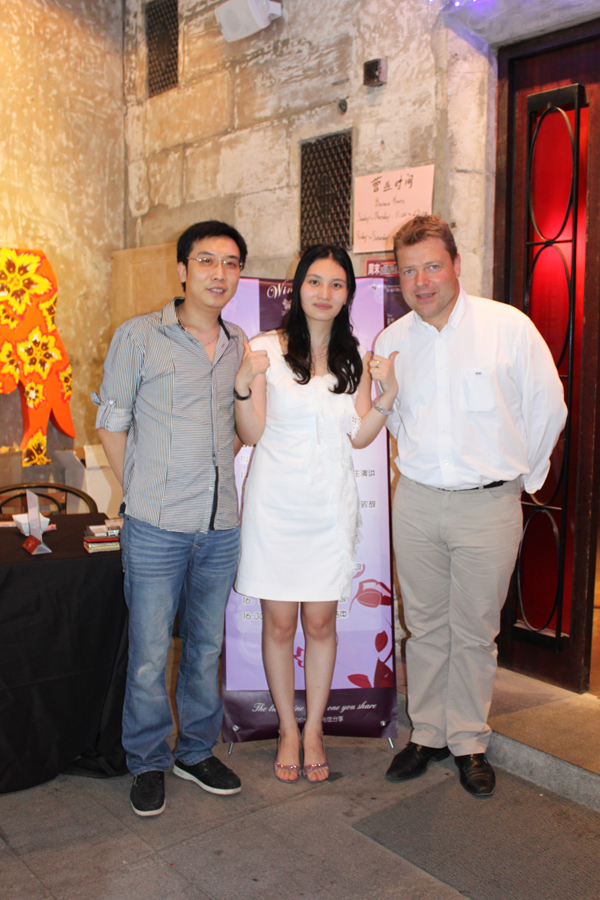 与法国庄主合影