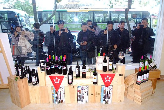 2013烟台张裕先锋国际酒业全国经销商会议在穗隆重举行