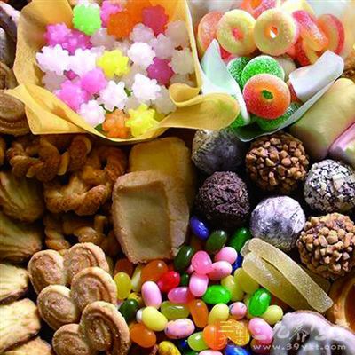 儿童专用食品中所谓的含有高钙、高铁的成分，事实上并不是天然有效的营养元素