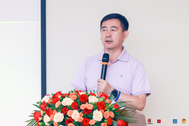 图说：北京农学院食品科学与工程学院酿酒工程系主任李德美 