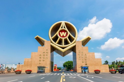 作为大型国有企业，五粮液始终牢记“国之大者”，自觉把企业发展与国家战略、民族复兴、人民幸福紧密结合起来，更好融入以中国式现代化全面推进中华民族伟大复兴的历史进程。