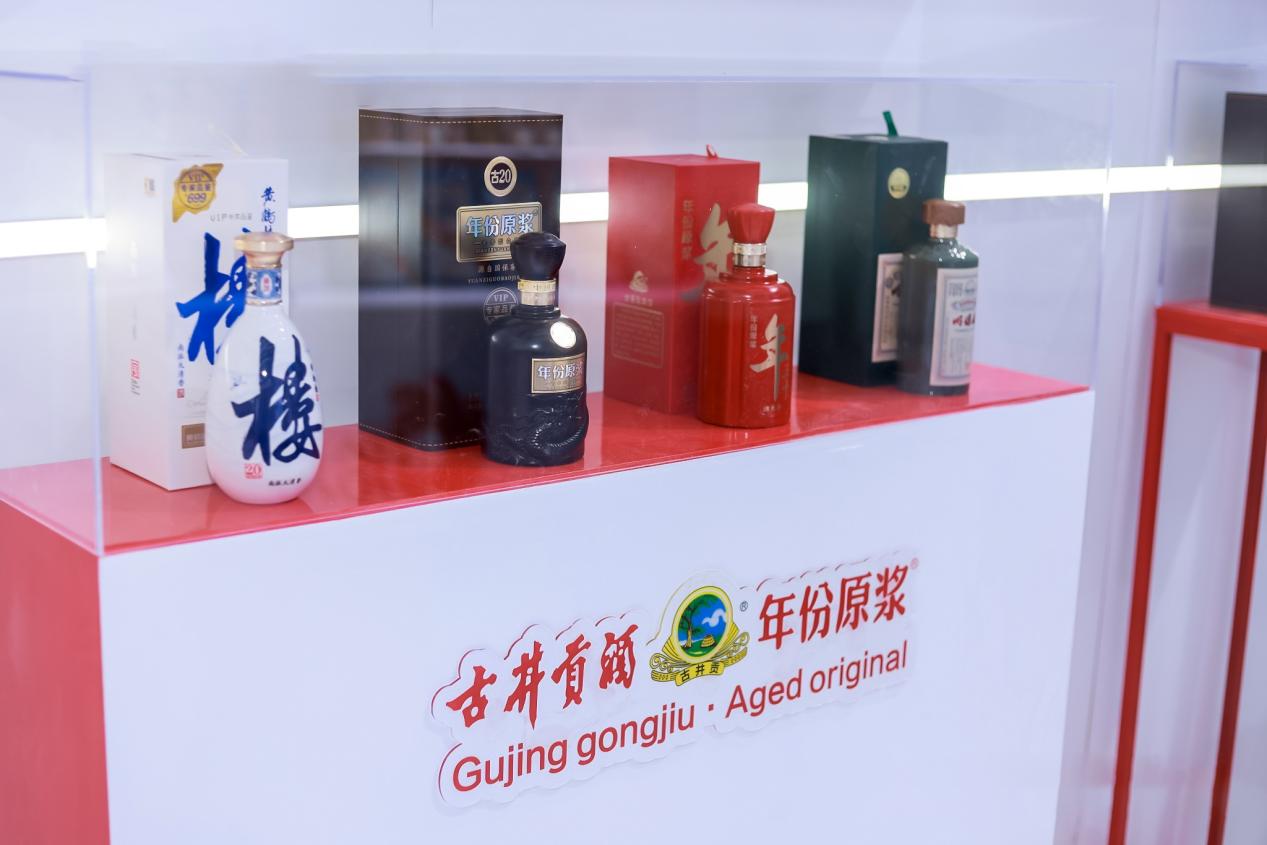 古井贡、黄鹤楼、老明光三大名酒大家族亮相德国科隆国际食品展。古井集团供图
